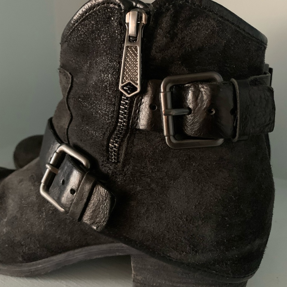 Donald Pliner Dalis Ankle Boot - Picture 4 of 8